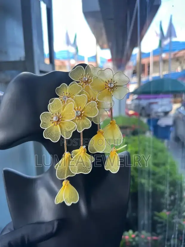 Flower Statement Earrings - Gold-Plated Rhinestone - 1