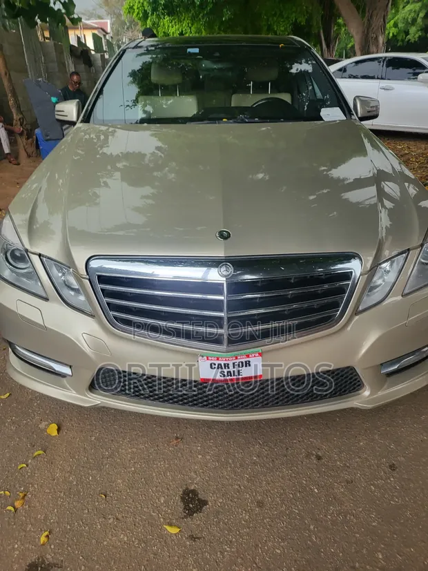 Mercedes-Benz E350 2013 Gold - 1