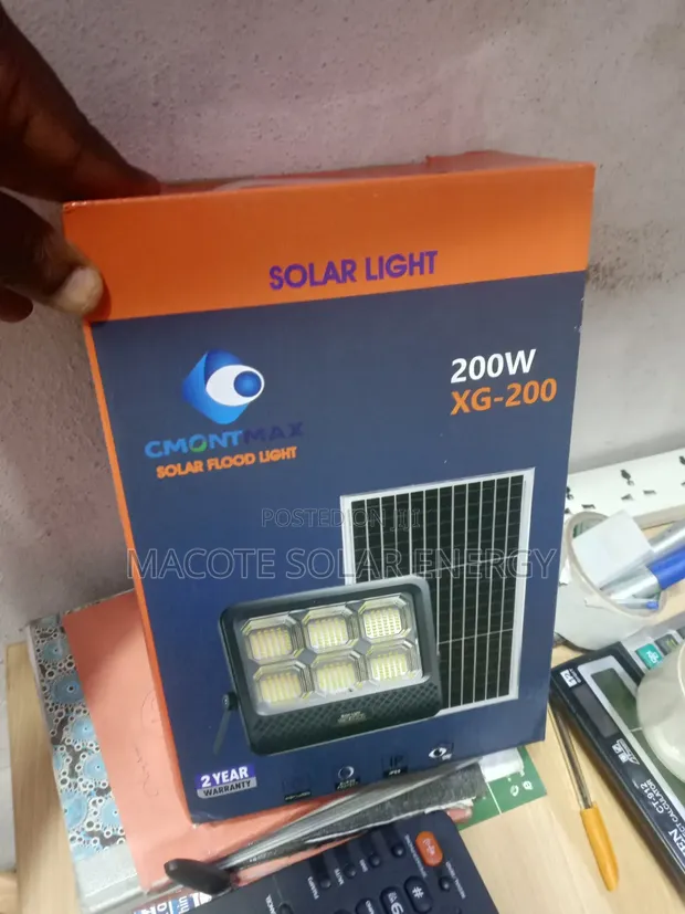 Cometmax 200W Lithium Battery Solar Flood Light - 1