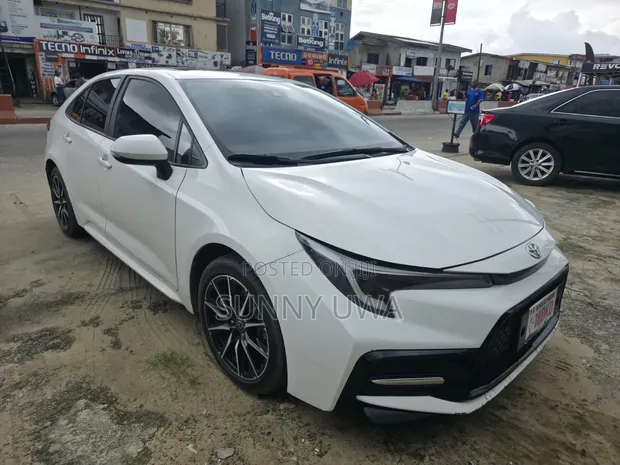 Toyota Corolla 2025 Fari - 1