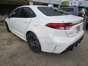 Toyota Corolla 2025 Fari
