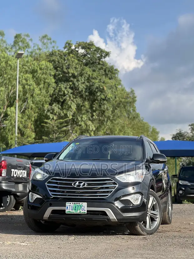 2016 Hyundai Santa Fe SE FWD Black - 1
