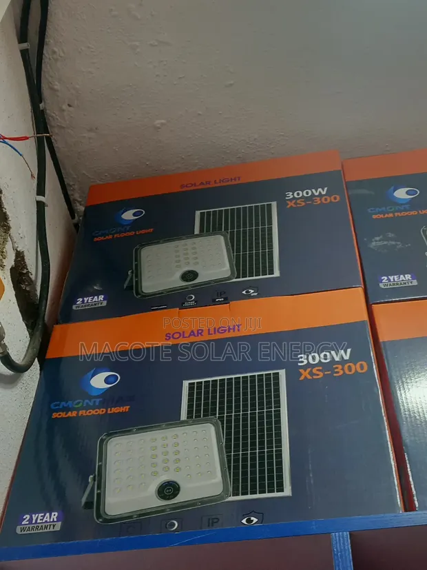 300W Cmontmax Lithium Battery Solar Flood Light - 1