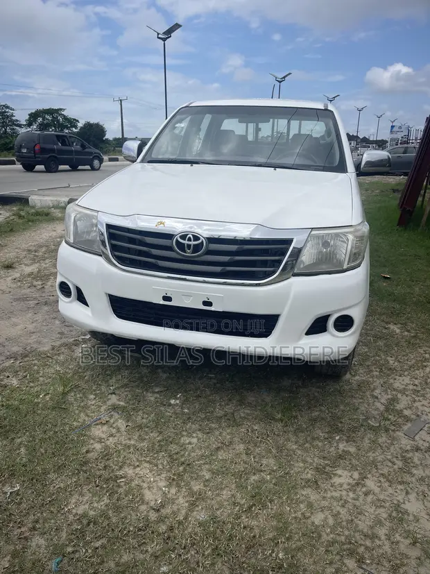 2012 Toyota Hilux White - 1