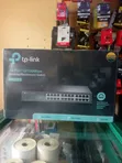 TP-Link 24-Port 10/100Mbps Desktop/Rackmount Switch - 1