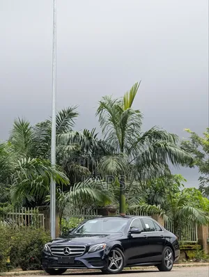 Mercedes-Benz E300 2016 Shuɗi