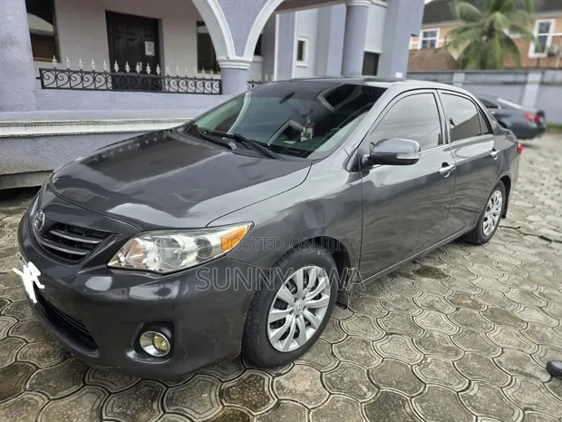 Toyota Corolla 2013 Gray - 1