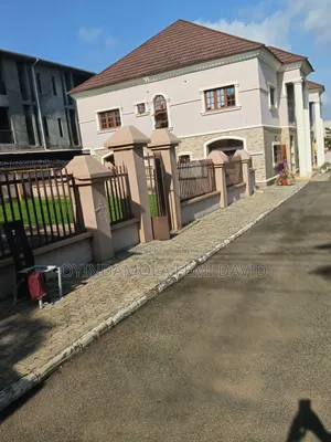 Gidan Alatu 5 Bedroom don Sawa a Gwarimpa Main, Life Camp