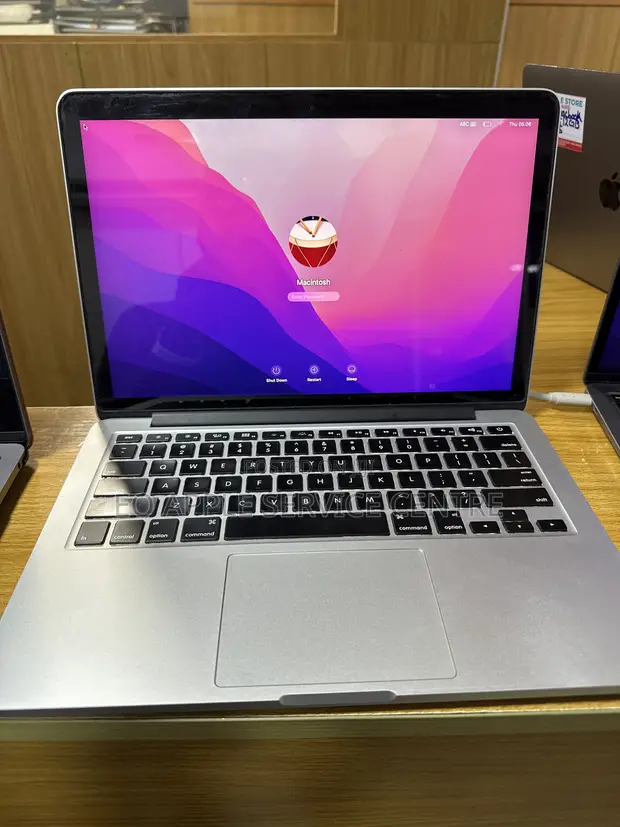Apple MacBook Pro 2015 13" 8GB RAM, 256GB SSD - 1