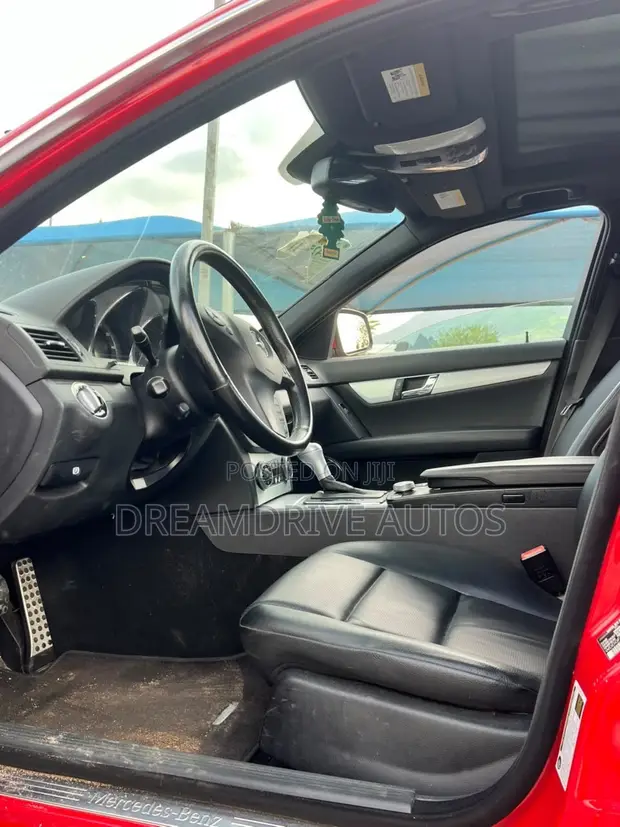 Mercedes-Benz C350 2009 Red - 1