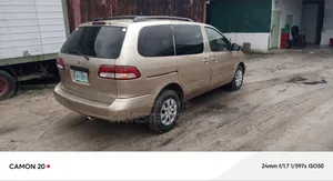 Toyota Sienna CE 2002 Gold