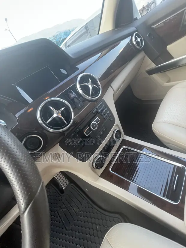 2015 Mercedes-Benz GLK 350 4MATIC SUV - 1