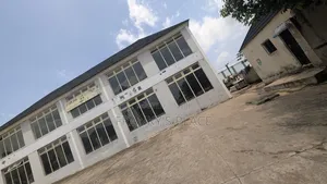 Plaza don haya - 800 sqm wurin kasuwanci