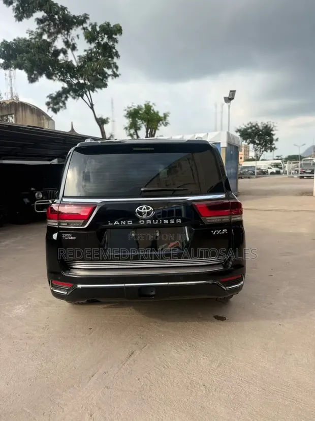 Toyota Land Cruiser LC300 VXR 2024 - 1