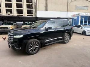 Toyota Land Cruiser LC300 VXR 2024