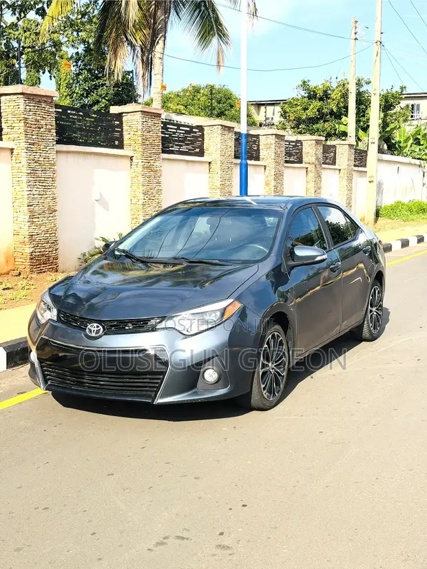 Toyota Corolla SE Sedan ta 2014 - 1