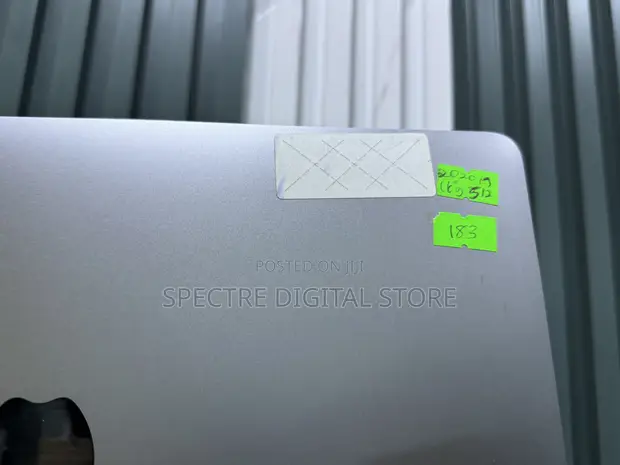 Apple MacBook Pro 2020 13" Core i7 16GB RAM 512GB SSD - 1