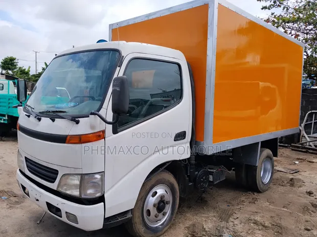 Toyota Dyna 200 Covered Body Truck (Foreign Used) - 1