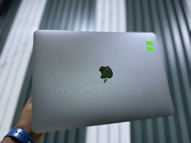 Apple MacBook Pro 2022 M2 16GB RAM 512GB SSD - 1