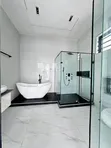 Furnished 5-Bedroom Duplex a Cikin Estate Mai Tsaro a Chevron - 2