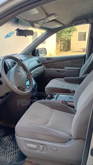 Toyota Sienna LE 8 Passenger 2010 Silver