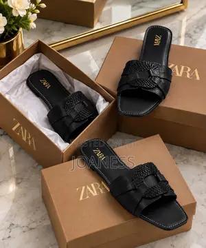 Takalmi na Zara da Aka Sanya a Akwati