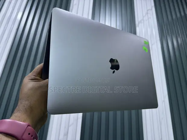 Apple MacBook Pro 2019 13" Core i7, 16GB RAM, 512GB SSD - 1
