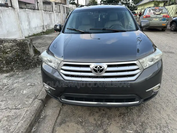 Toyota Highlander 2013 Grey - 1