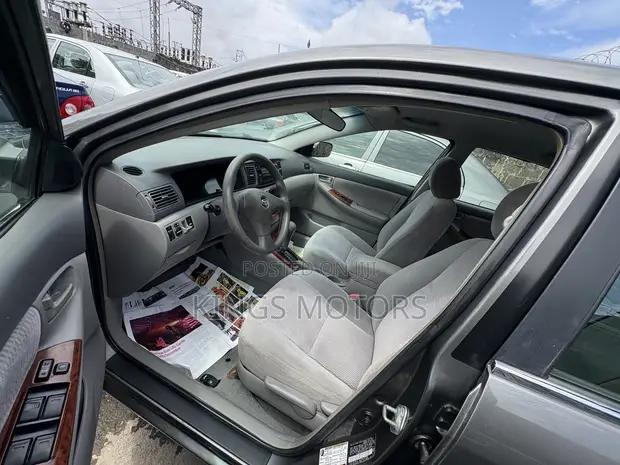 Toyota Corolla 2005 - Tokunbo, Launin Launuka - 1