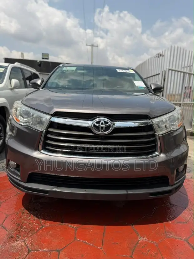 2015 Toyota Highlander XLE AWD SUV - 1
