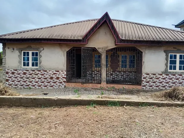 3 Bedroom Bungalow for Sale a Ado-Odo/Ota - 1