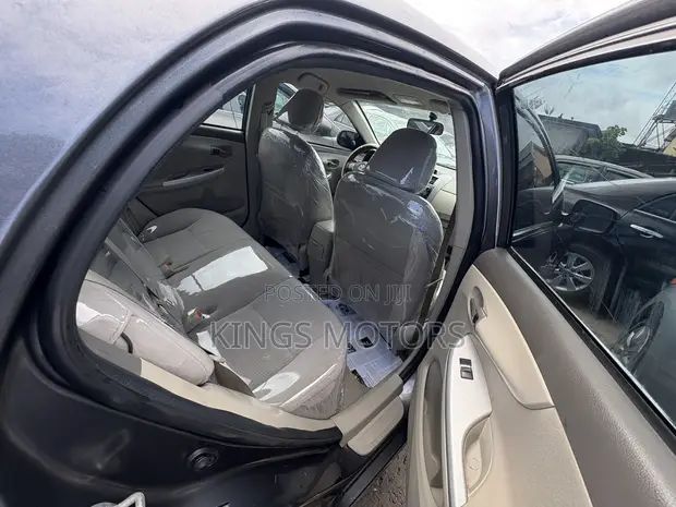 Toyota Corolla 2011 Gray - 1