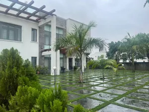 Gidan Sarauta Mai Dakuna 6 da Aka Zuba Kayan Saka a Pinnock Beach Estate