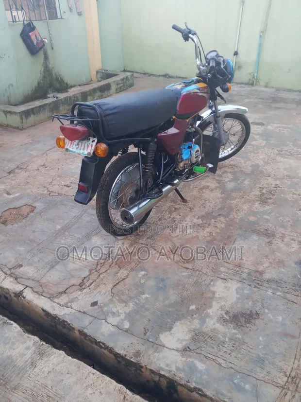 Bajaj Boxer 100 2023 Red - 1