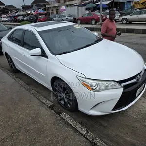 2016 Toyota Camry XLE Sedan