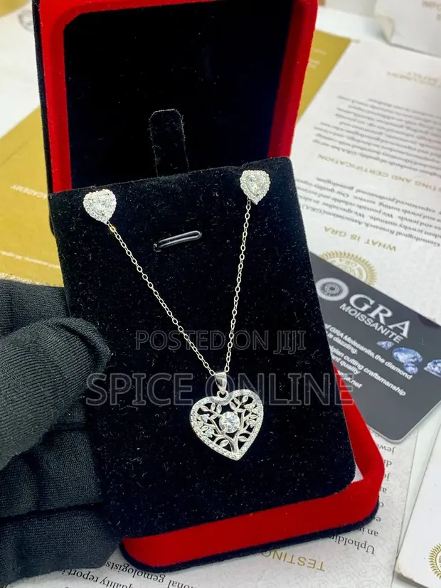 VVS Moissanite Diamond Kalaba da 'Yan kunne - 1