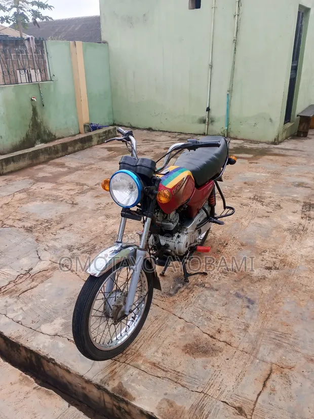 Bajaj Boxer 100 2024 Red - 1