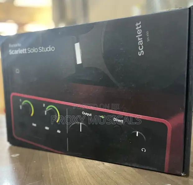 Scarlett Focusrite Solo Studio 4th Gen Recording Bundle - 1