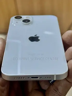 Apple iPhone 13 512GB White with MagSafe Case