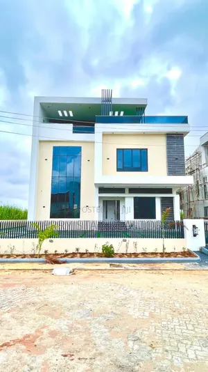 6-Bedroom Duplex a Northern Forshore Estate, Chevron don siyarwa