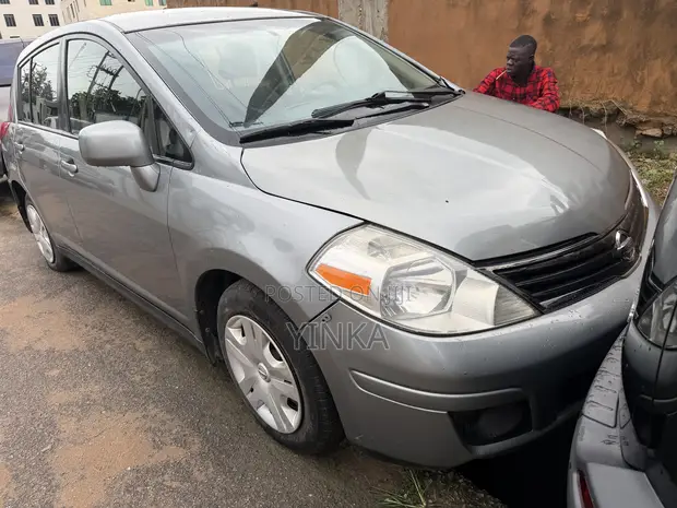 2009 Nissan Versa Hatchback 1.8 S Green - 1
