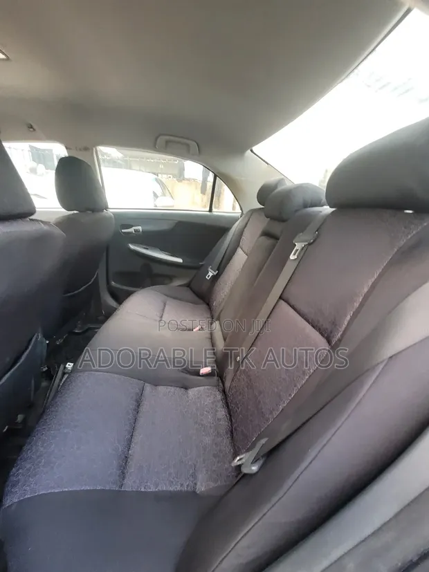 2009 Toyota Corolla LE Sedan - 1