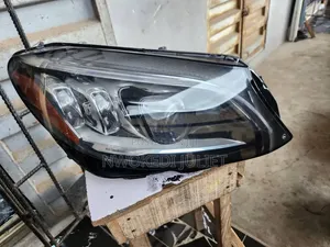 Fitilar Gaba ta 2018 Mercedes-Benz C300 AMG
