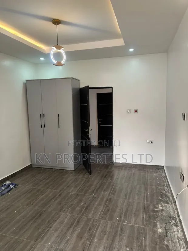 Gidan Kwanciya Na Bedroom 1 Mai Kayan Amfani A Wuye - 1
