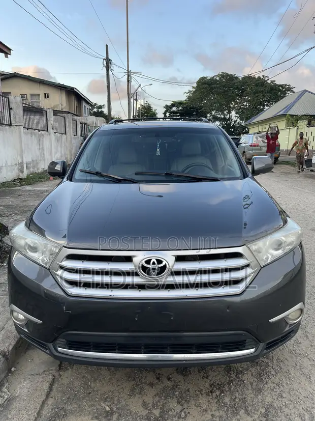 Toyota Highlander 2013 Gray - 1