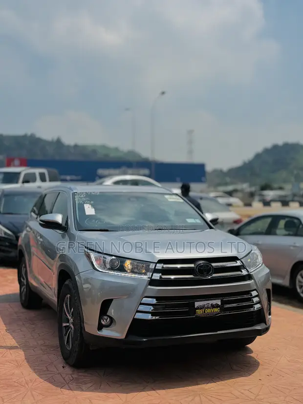 Toyota Highlander XLE FWD 2020 Silver - 1