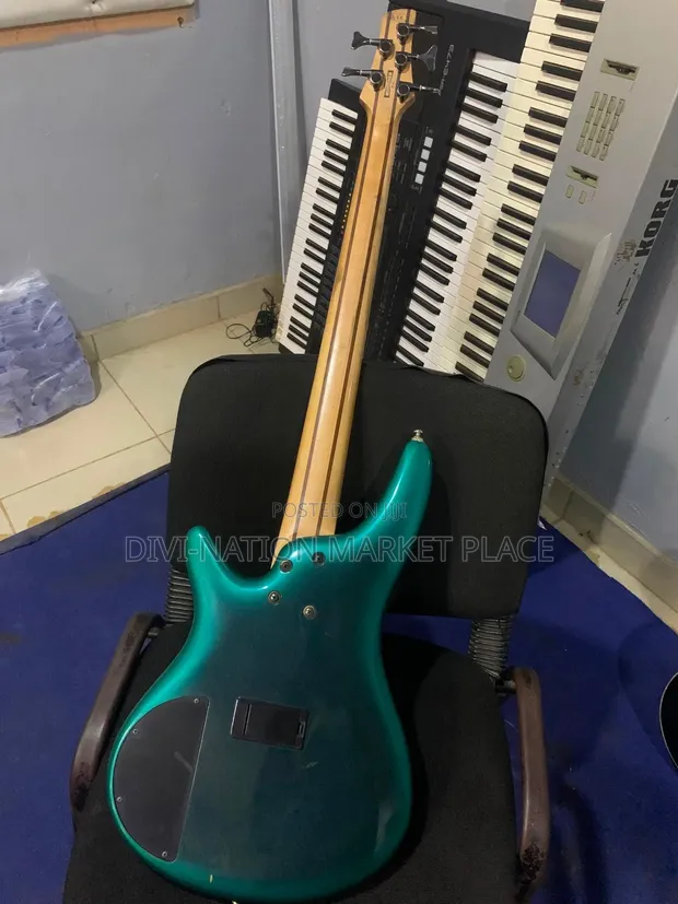 Ibanez SR305E Active Bass Guitar - 1