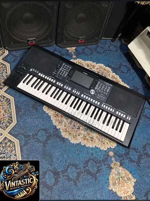 Yamaha PSR-S975 Arranger Workstation Keyboard - 1