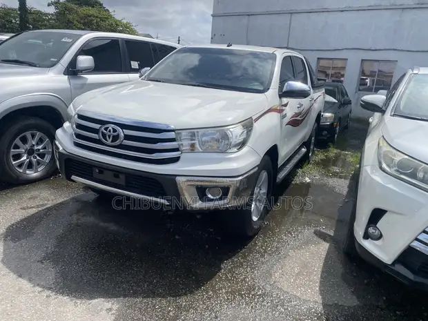 2020 Toyota Hilux SR5 4x4 - 1