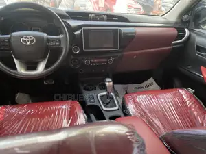 2020 Toyota Hilux SR5 4x4
